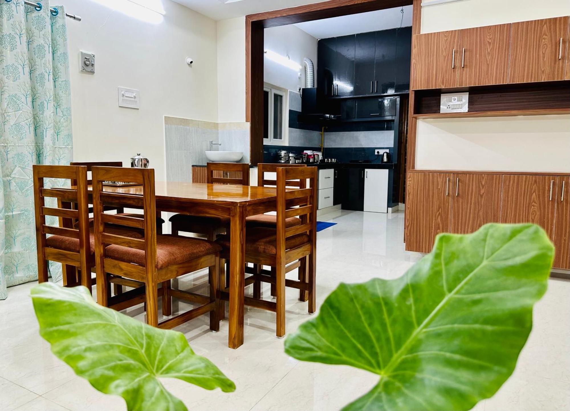Truelife - 3Bhk Family Suites - Ps4 Pure Veg Restaurant On The Way To Balaji Temple - 2500 Sft Large Signature Apartment - Modular Kitchen - Super Fast Wifi, Smart Tv, 250 Jio Channels - Parking - Easy Access To All Temples - Top Service With Lots Of Tirupati Luaran gambar
