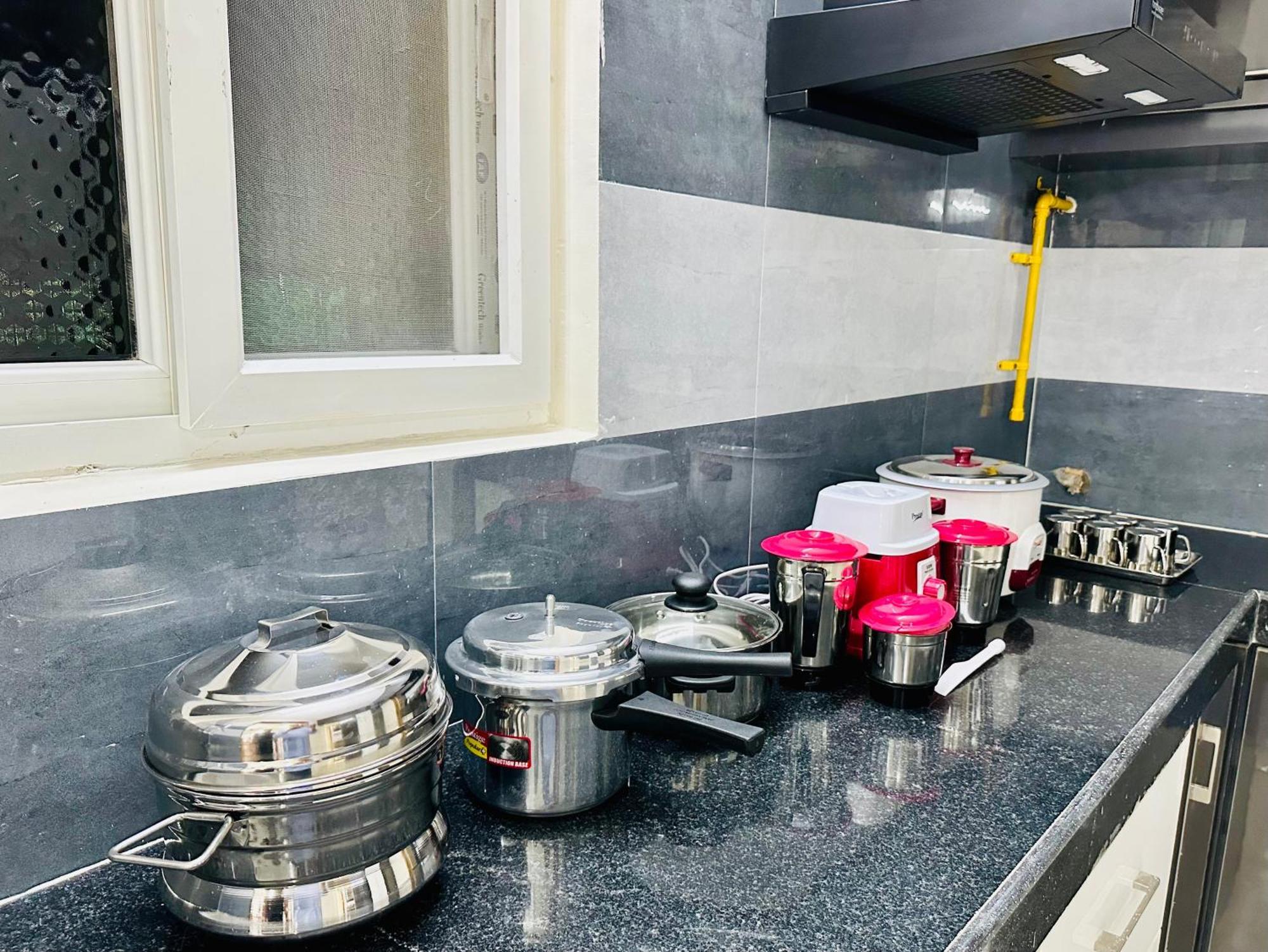 Truelife - 3Bhk Family Suites - Ps4 Pure Veg Restaurant On The Way To Balaji Temple - 2500 Sft Large Signature Apartment - Modular Kitchen - Super Fast Wifi, Smart Tv, 250 Jio Channels - Parking - Easy Access To All Temples - Top Service With Lots Of Tirupati Luaran gambar